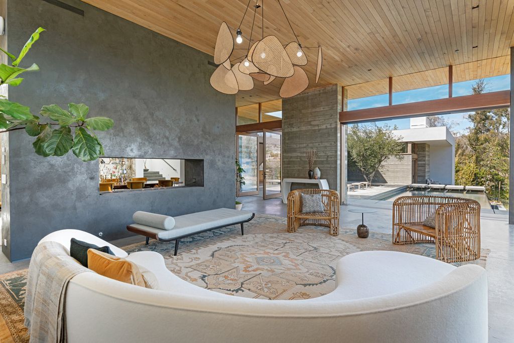 The Contemporary Home in Malibu is a private sanctuary of exceptional tranquility set at the end of a double-gated drive now available for sale. This home located at 6708 Wildlife Rd, Malibu, California; offering 6 bedrooms and 7 bathrooms with over 6,000 square feet of living spaces. 