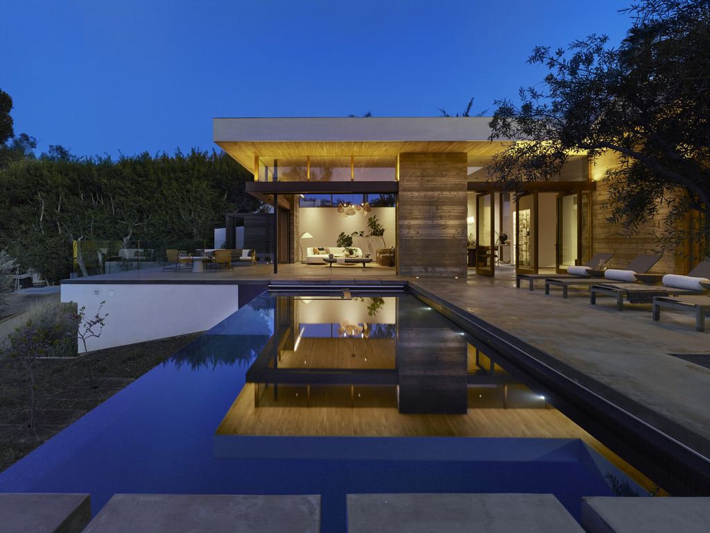 The Contemporary Home in Malibu is a private sanctuary of exceptional tranquility set at the end of a double-gated drive now available for sale. This home located at 6708 Wildlife Rd, Malibu, California; offering 6 bedrooms and 7 bathrooms with over 6,000 square feet of living spaces. 