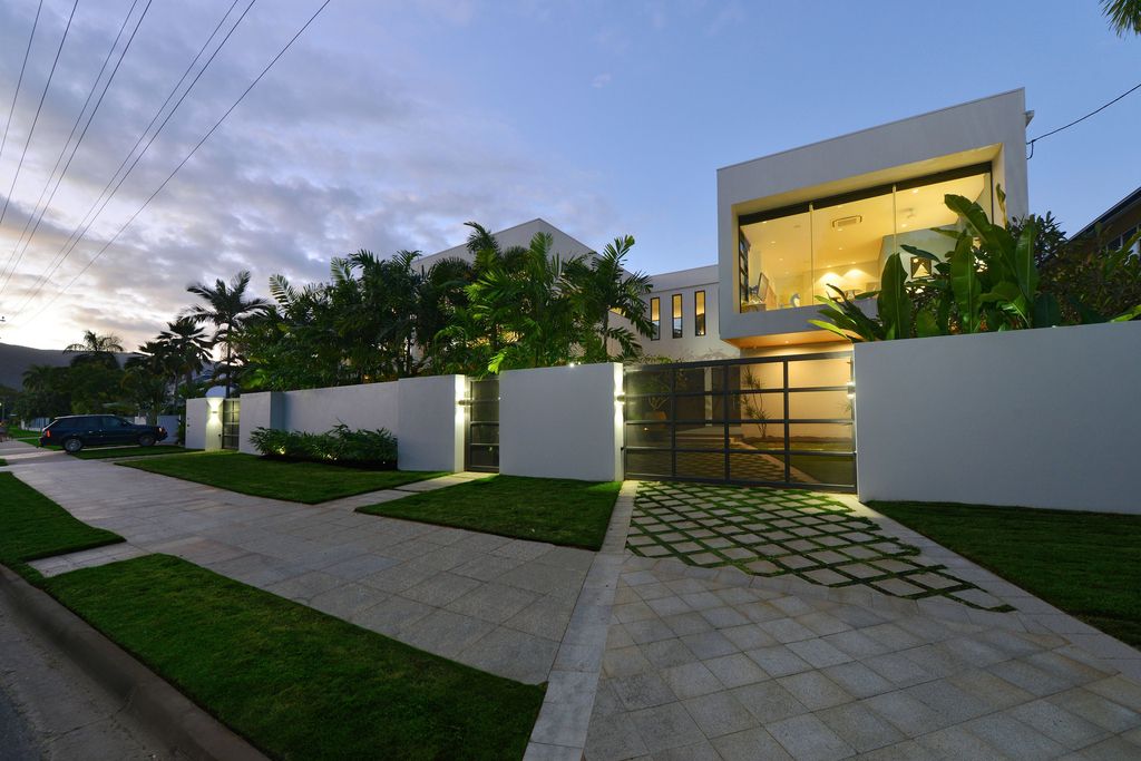 The Queensland Home is a stunning modern masterpiece with contemporary furnishings and bathed in natural light now available for rent. This home located at 50 Kewarra Street, Kewarra Beach, Queensland, Australia; offering 5 bedrooms and 7 bathrooms with over 1,200 square meter of living spaces.