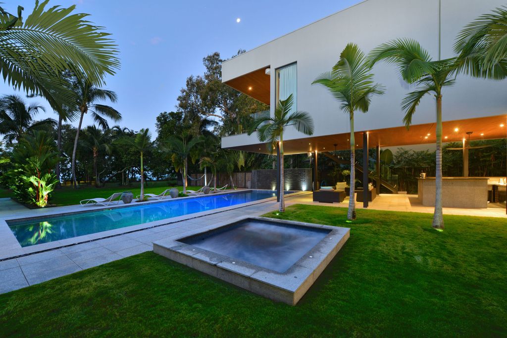 A-Futuristic-Queensland-Home-with-Breathtaking-Views-for-Rent-6400-Weekly-18