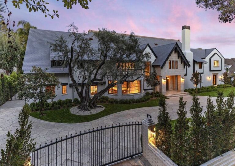 A Grand and Impressive Beverly Hills Mansion asking for $21,950,000