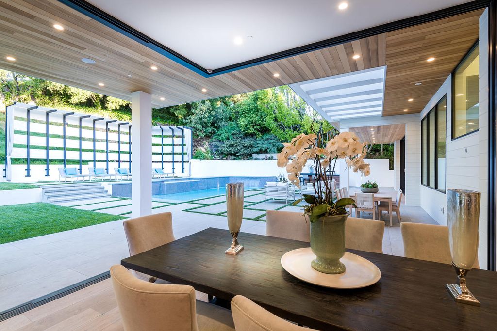 A-Magnificent-Luxury-Home-in-Encino-with-Impeccable-Design-listed-for-5900000-11
