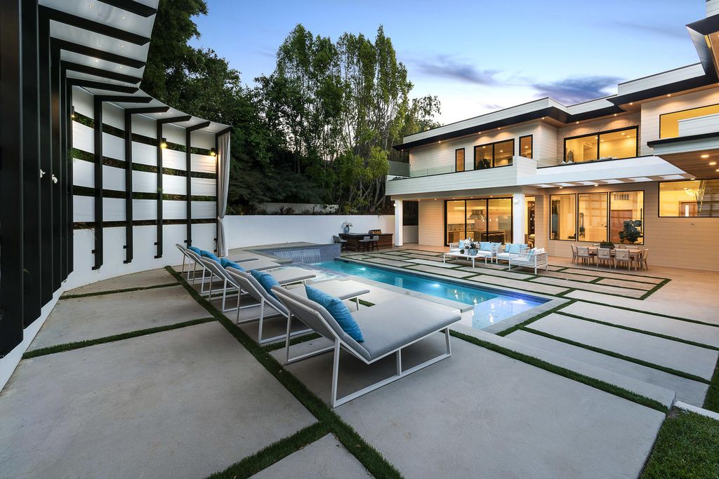 A-Magnificent-Luxury-Home-in-Encino-with-Impeccable-Design-listed-for-5900000-5