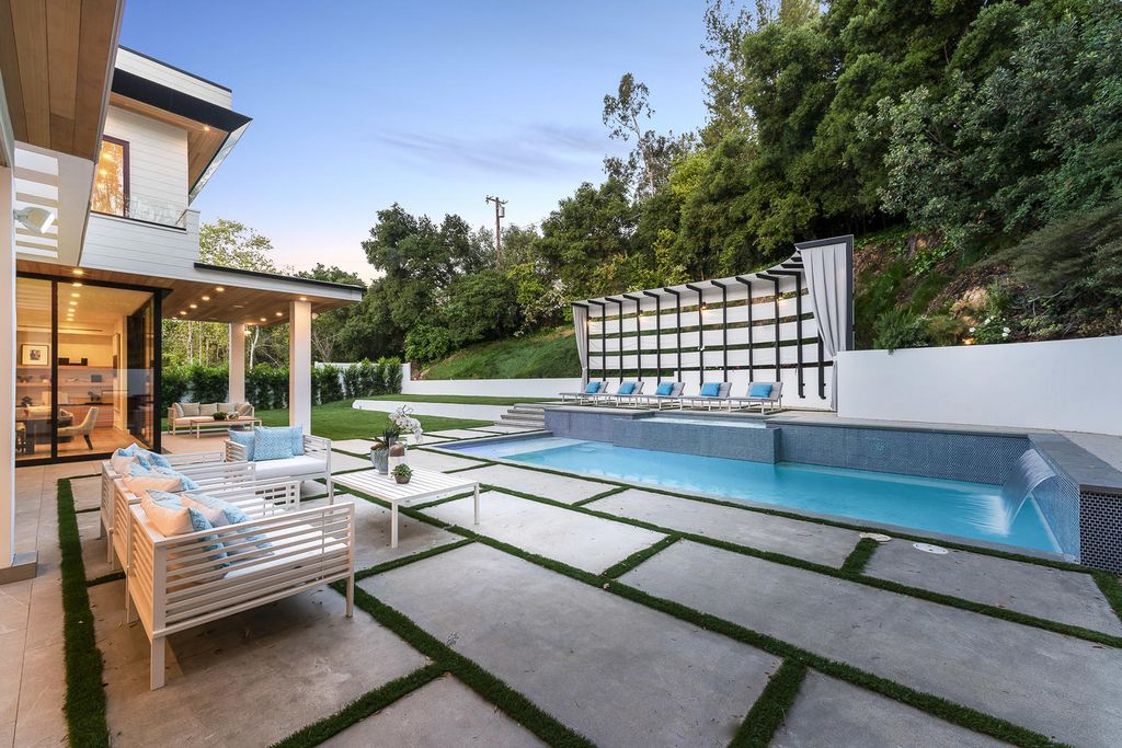 A-Magnificent-Luxury-Home-in-Encino-with-Impeccable-Design-listed-for-5900000-6
