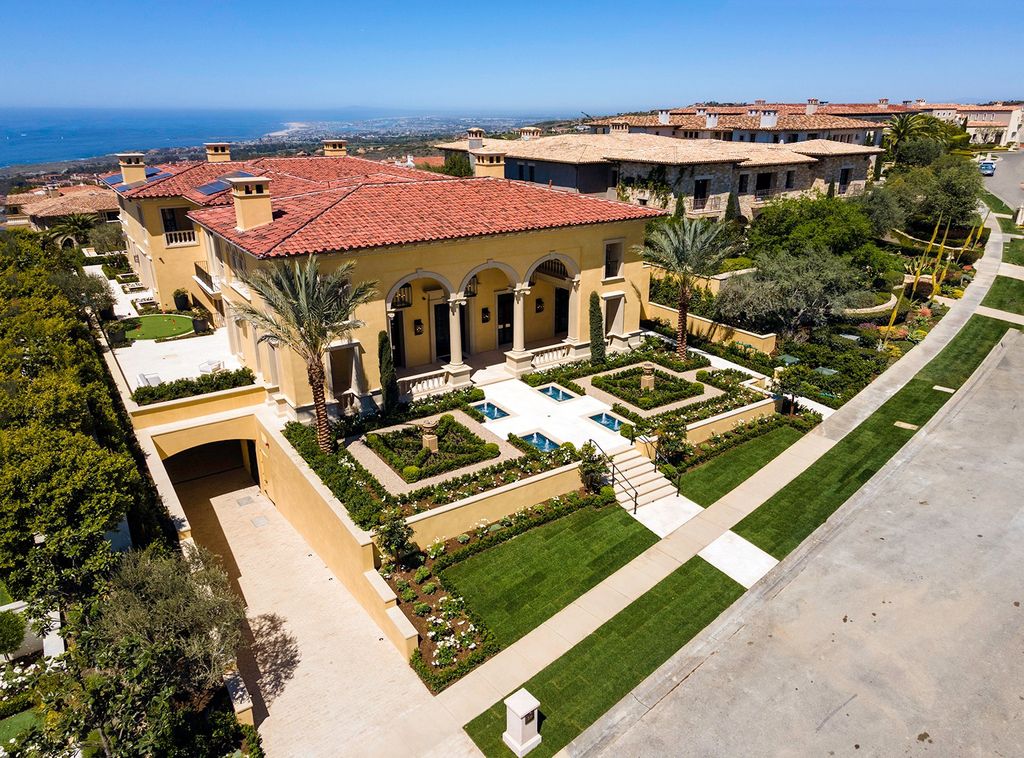 A-Newly-Constructed-Villa-in-Newport-Beach-with-Panoramic-Views-hits-Market-for-39950000-34