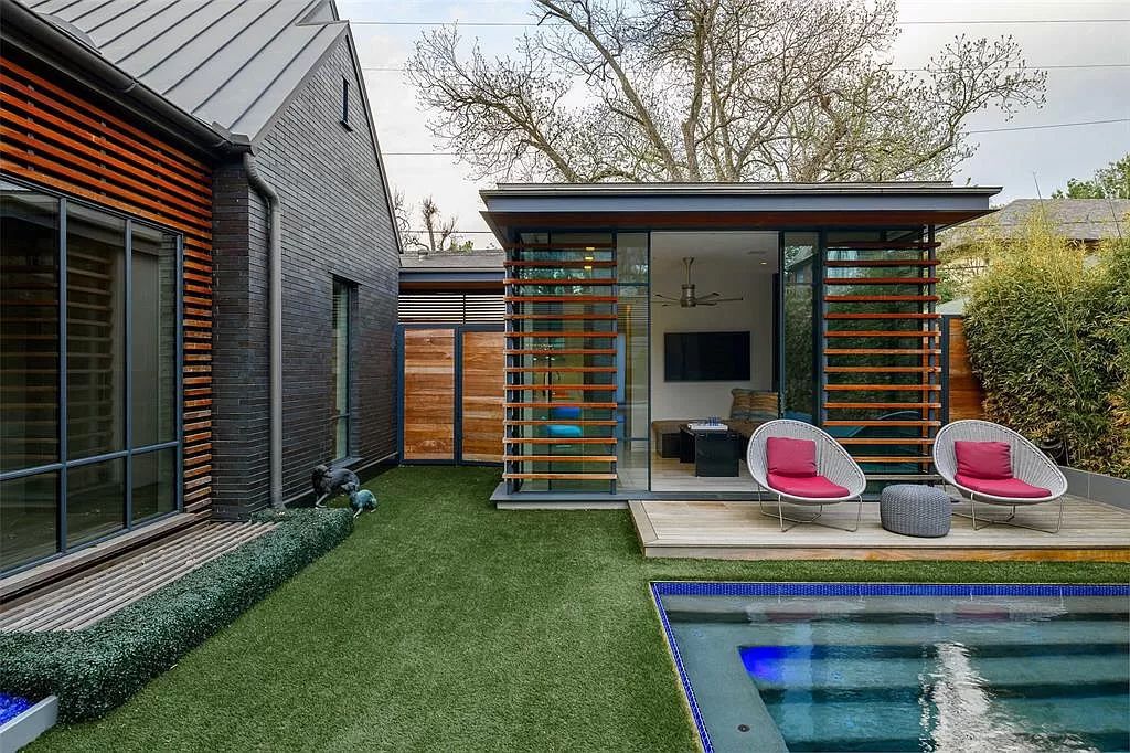 A-Sophisticated-Modern-Home-in-Dallas-on-Market-with-Asking-Price-12900000-5