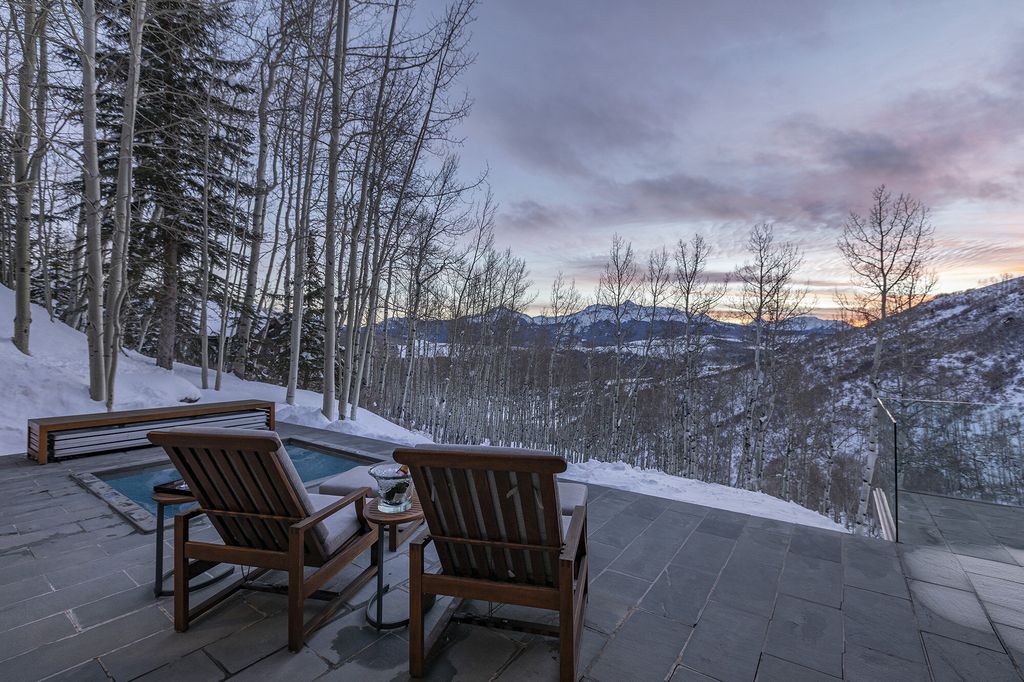 The Colorado Retreat is a estate on a premier 2.8 acres located in the Telluride mountains now available for sale. This home located at 113 Joaquin Rd, Telluride, Colorado; offering 4 bedrooms and 5 bathrooms with over 4,600 square feet of living spaces.