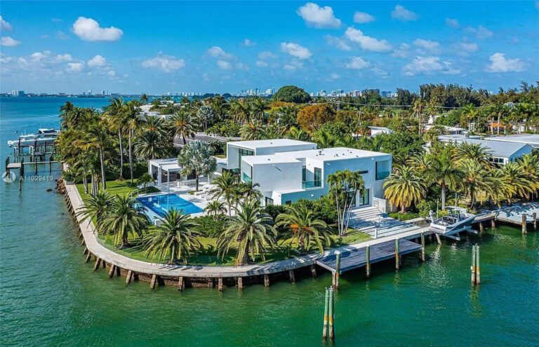 Spectacular Modern Waterfront Estate with Bay Views and Dock in Miami Beach