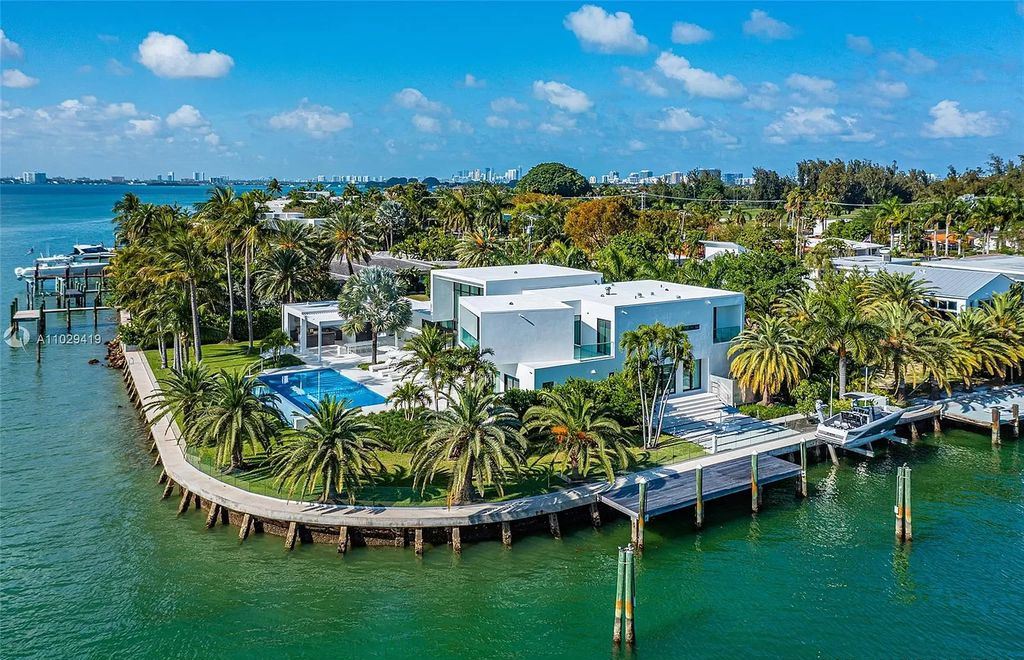 A-Truly-Amazing-Modern-Mansion-in-Miami-Beach-hits-Market-for-42500000-1