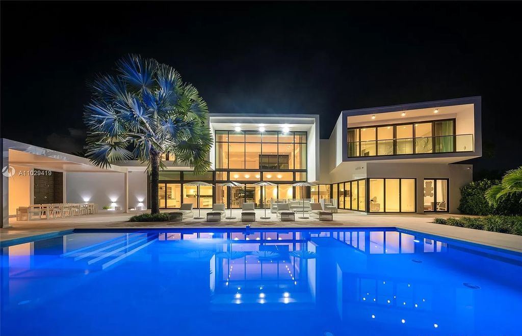A-Truly-Amazing-Modern-Mansion-in-Miami-Beach-hits-Market-for-42500000-8