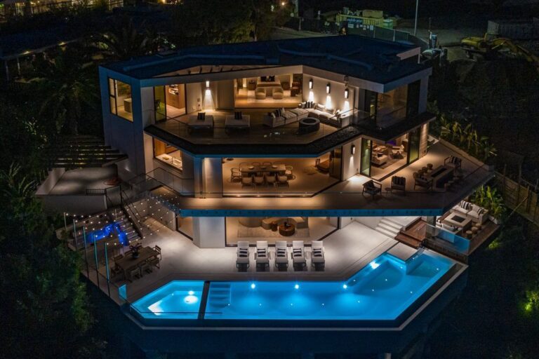 A Warm Organic Modern Beverly Hills Mansion hit Market for $25,495,000