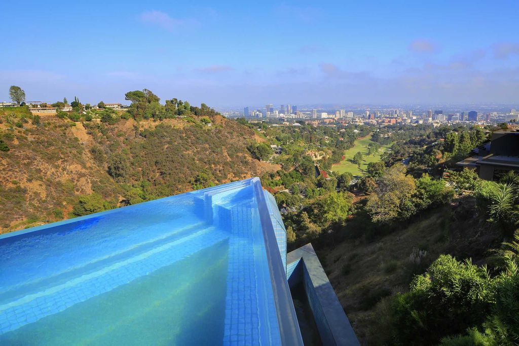 An-Entertainers-Dream-Home-in-Los-Angeles-listed-for-24995000-showcases-Unobstructed-Views-2