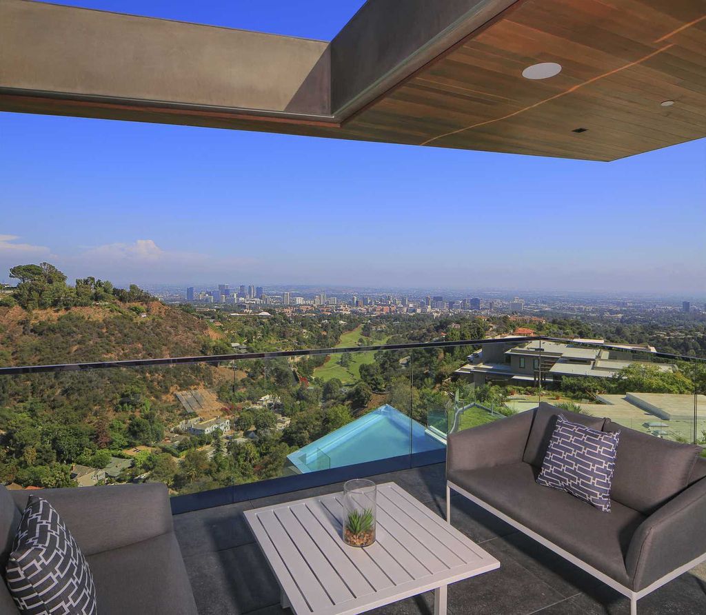 An-Entertainers-Dream-Home-in-Los-Angeles-listed-for-24995000-showcases-Unobstructed-Views-29