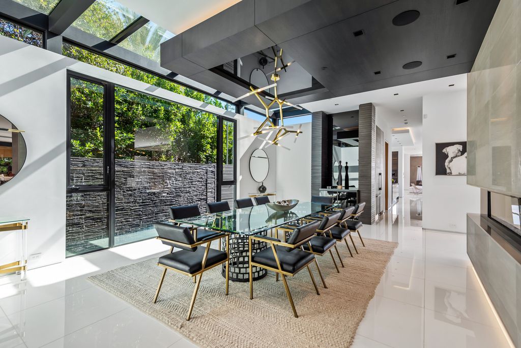 An-Entertainers-Dream-Home-in-Los-Angeles-listed-for-24995000-showcases-Unobstructed-Views-30