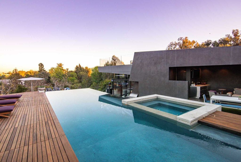 An-Exquisitely-Built-Architectural-Home-in-Los-Angeles-listed-for-15900000-22