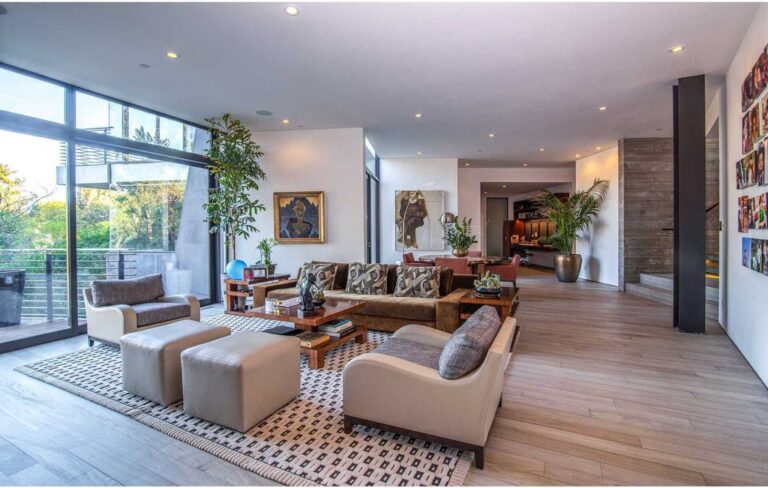 Exquisitely Built Architectural Home in Los Angeles listed for $15,900,000