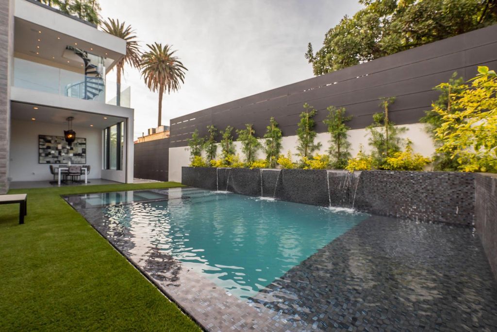 Architectural-Newly-home-with-over-the-top-features-in-Los-Angeles-10