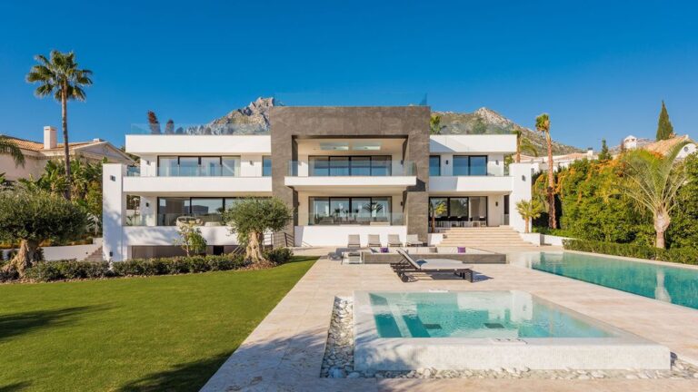 Art Luxury Villa Mozart with Stunning Mediterranean View by Ark architects