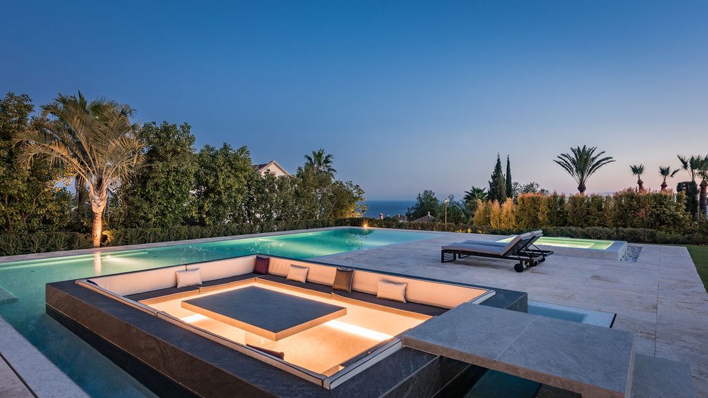 Art Luxury Villa Mozart with Stunning Mediterranean View by Ark architects