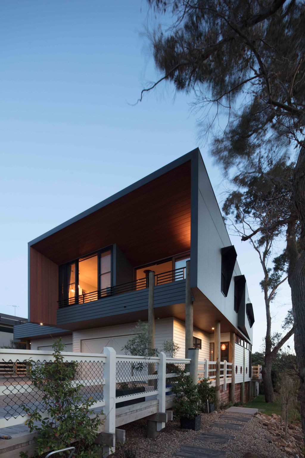 Beautiful-Mornington-Beach-Houses-in-Melbourne-by-Habitech-Systems-16