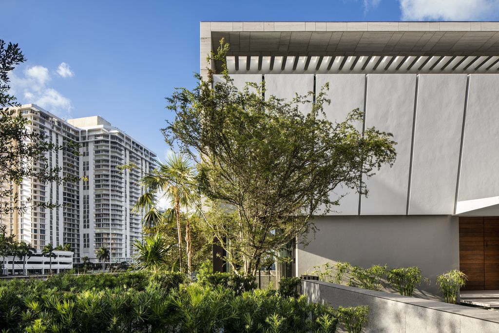 Context and Nature Inspire Terracina House in Miami, Florida by SAOTA (5)