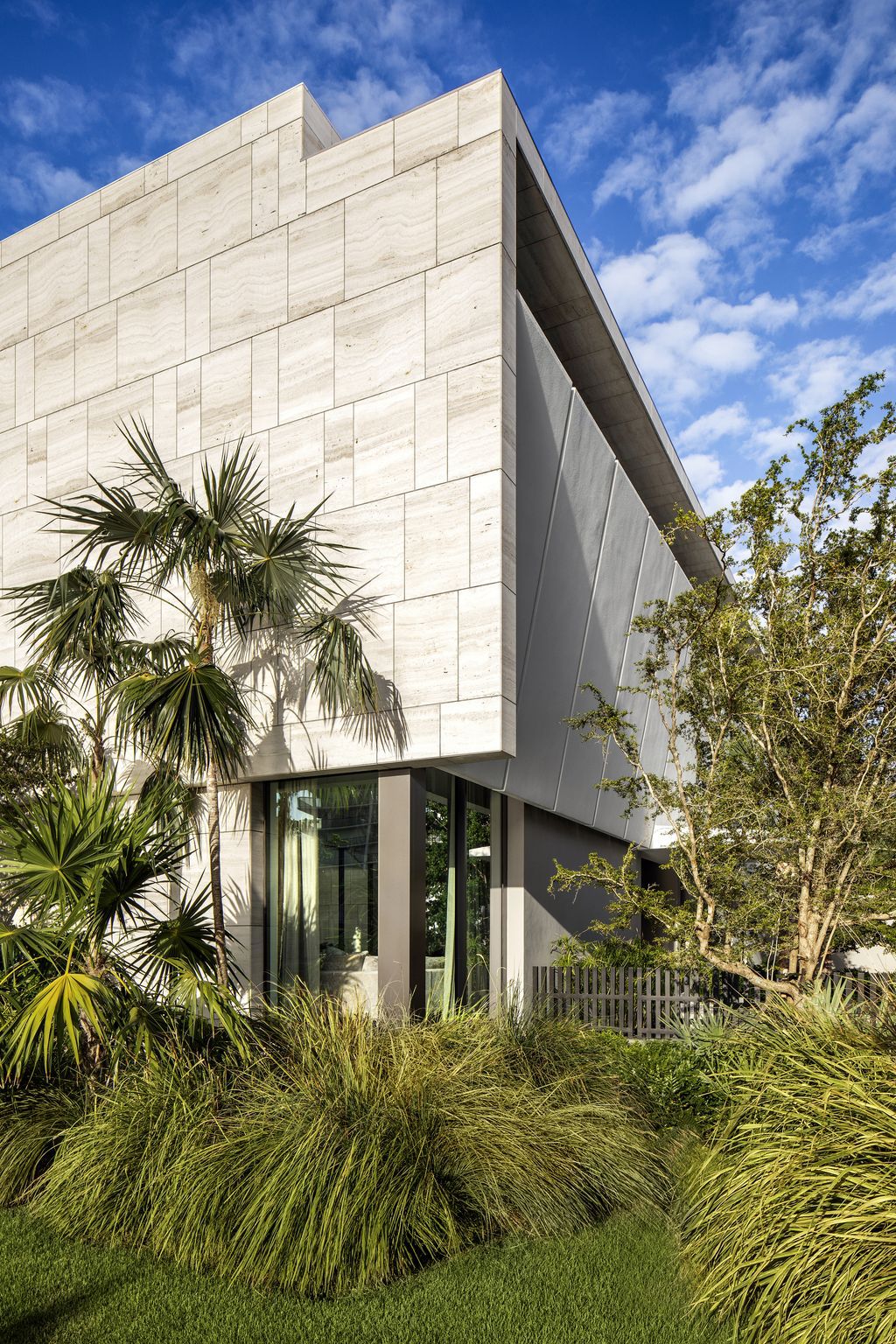 Context and Nature Inspire Terracina House in Miami, Florida by SAOTA (6)