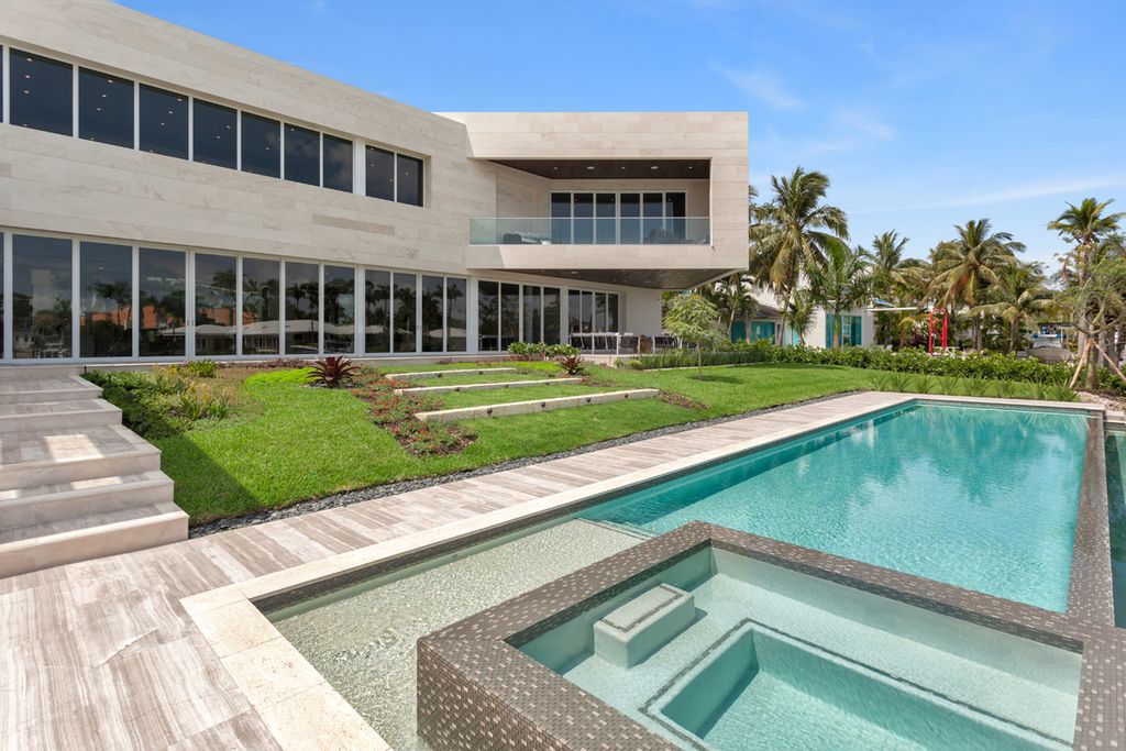 Coral-Gables-Iconic-House-with-waterfrontage-and-direct-ocean-access-11