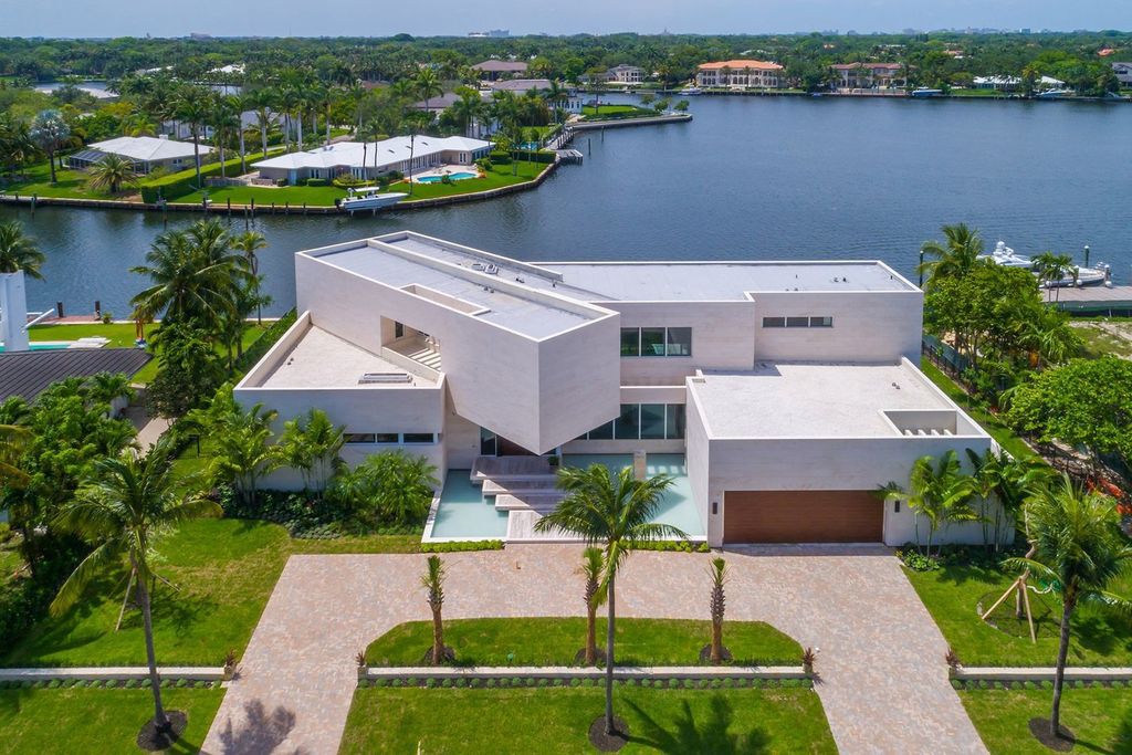 Coral-Gables-Iconic-House-with-waterfrontage-and-direct-ocean-access-5