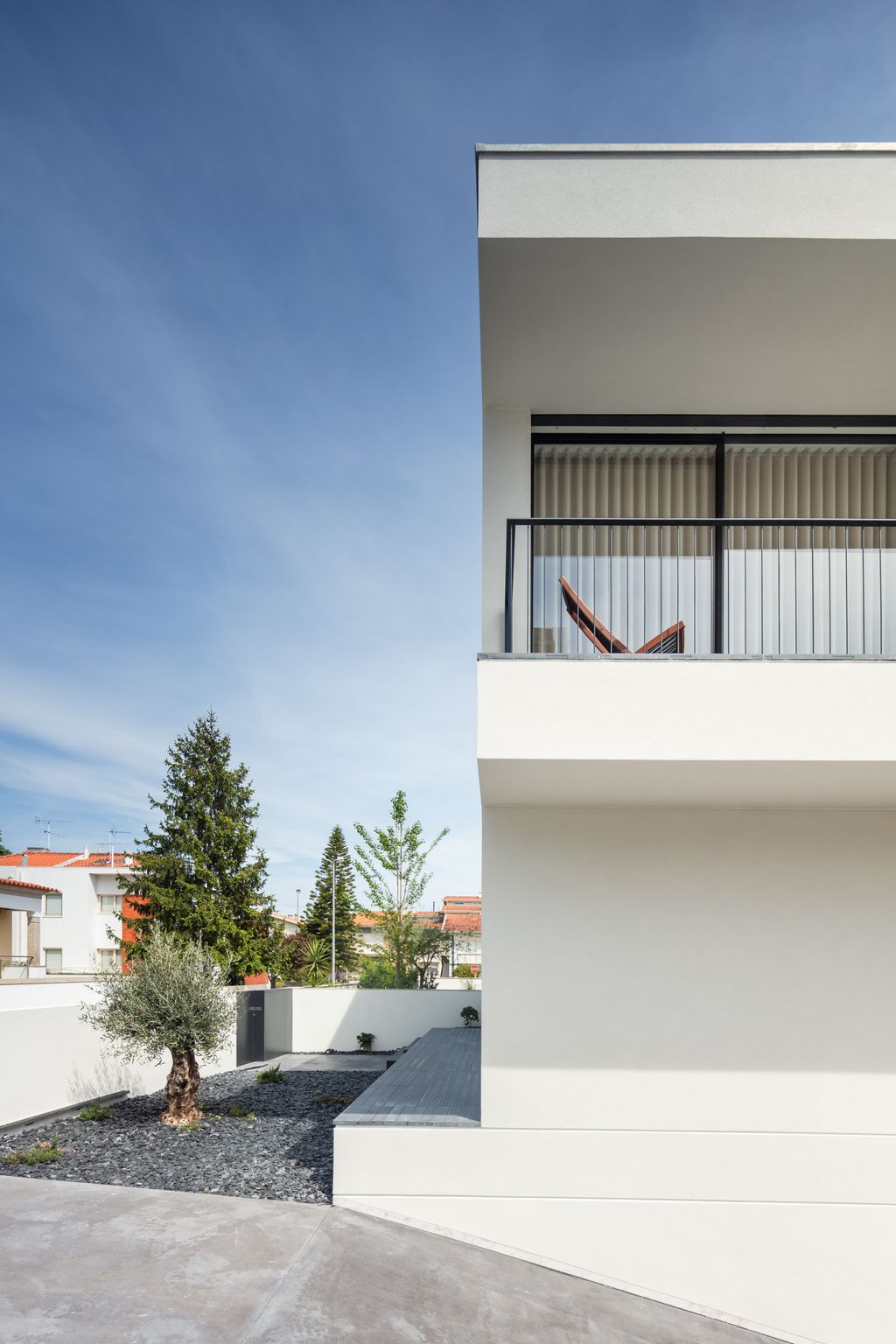 Elegant Maia House in Maia, Portugal by Raulino Silva Arquitecto