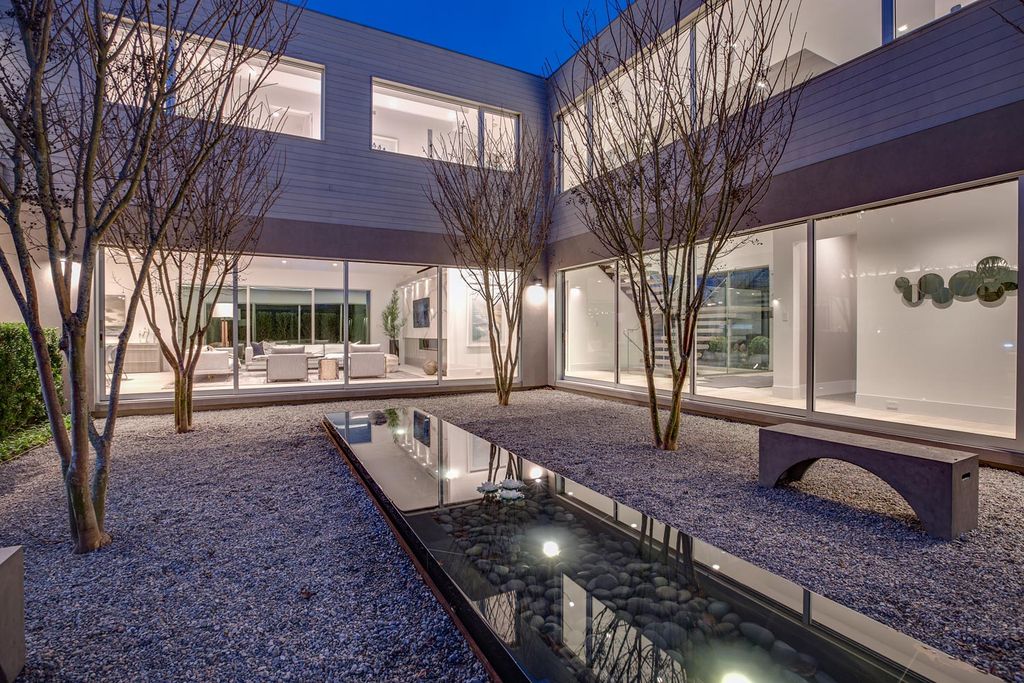 Exclusive-Unparalleled-Mansion-in-Las-Vegas-Built-by-Merlin-Custom-Home-Builders-14