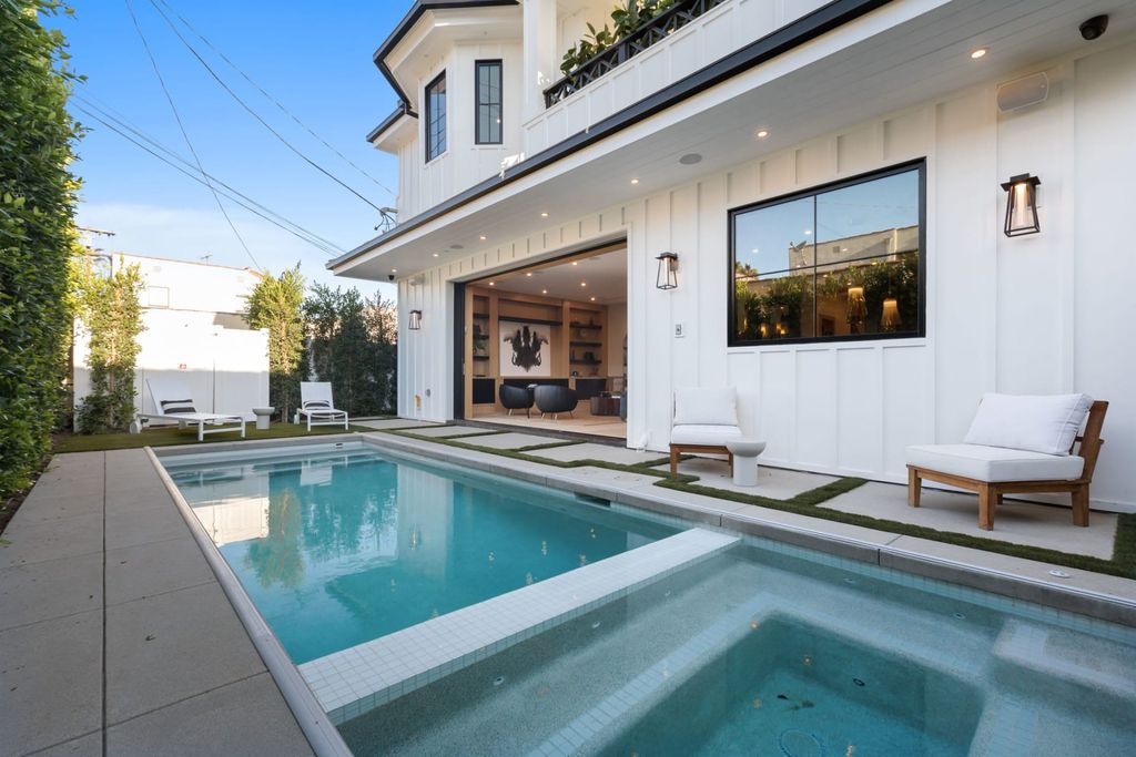 Exquisite-Brand-new-Construction-Farmhouse-in-Los-Angeles-Sells-for-4175000-10