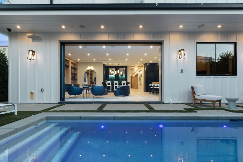 Exquisite-Brand-new-Construction-Farmhouse-in-Los-Angeles-Sells-for-4175000-8