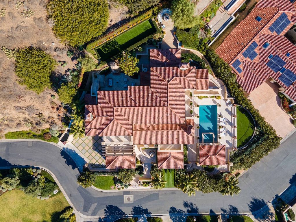 The Seaside Villa in Laguna Beach is a freshly renovated estate located in the premier private oceanfront community of California now available for sale. This home located at 2620 Riviera Dr, Laguna Beach, California; offering 6 bedrooms and 9 bathrooms with over 8,600 square feet of living spaces.