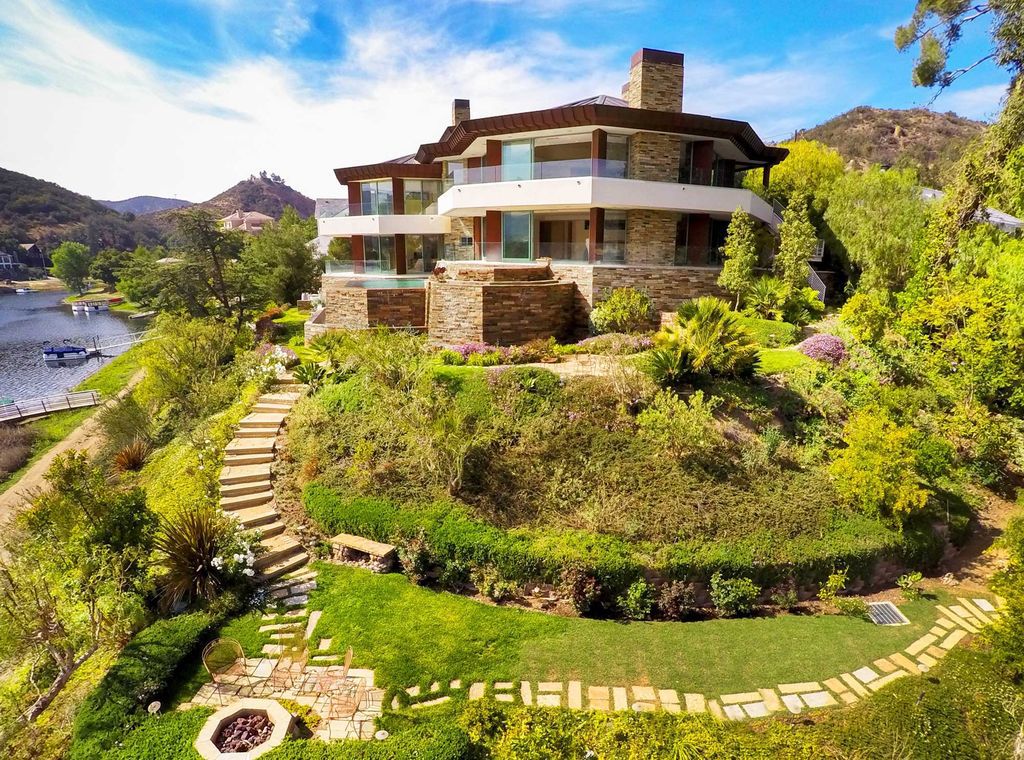 Impressive Mountain View Home in California built by Michael Barsocchini