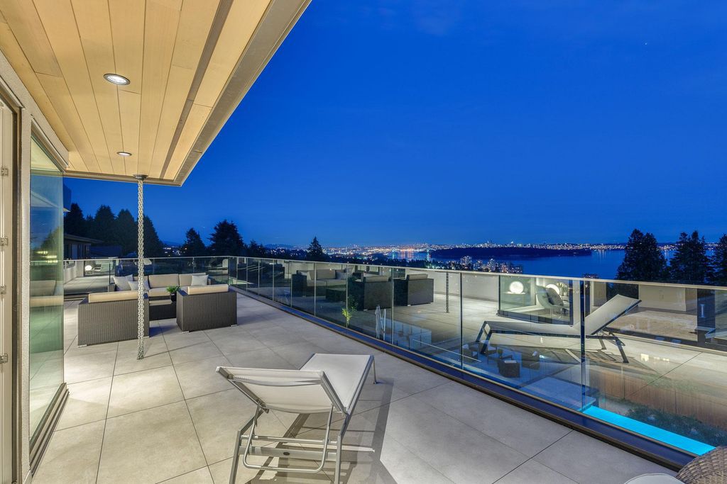 This Incredible View House in West Vancouver, Canada was executed by prestigious Marble Construction. It situated in the heart of Dundarave Village, Vancouver commanding 360 degree views of the ocean, mountains and city skyline