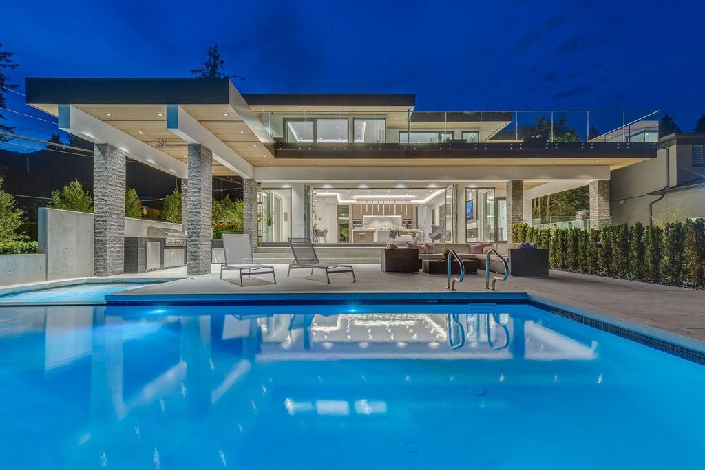 This Incredible View House in West Vancouver, Canada was executed by prestigious Marble Construction. It situated in the heart of Dundarave Village, Vancouver commanding 360 degree views of the ocean, mountains and city skyline