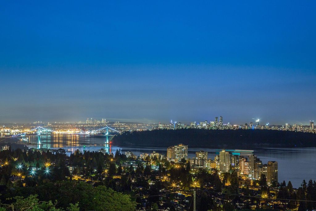 Incredible-View-House-in-West-Vancouver-built-by-Marble-Construction-20