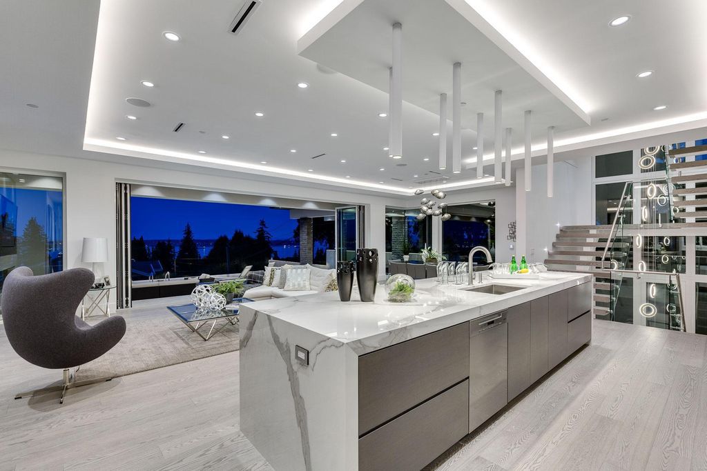 This Incredible View House in West Vancouver, Canada was executed by prestigious Marble Construction. It situated in the heart of Dundarave Village, Vancouver commanding 360 degree views of the ocean, mountains and city skyline