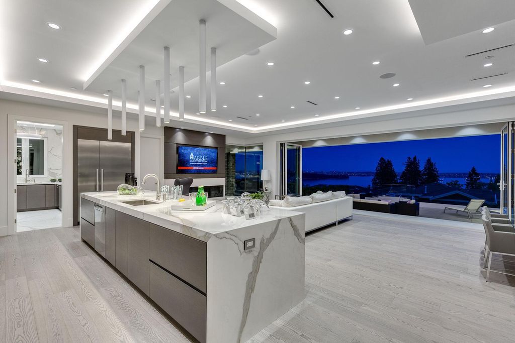 This Incredible View House in West Vancouver, Canada was executed by prestigious Marble Construction. It situated in the heart of Dundarave Village, Vancouver commanding 360 degree views of the ocean, mountains and city skyline