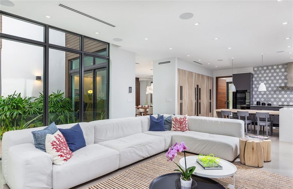 A $7,990,000 Contemporary Home in Exclusive Bal Harbour Community