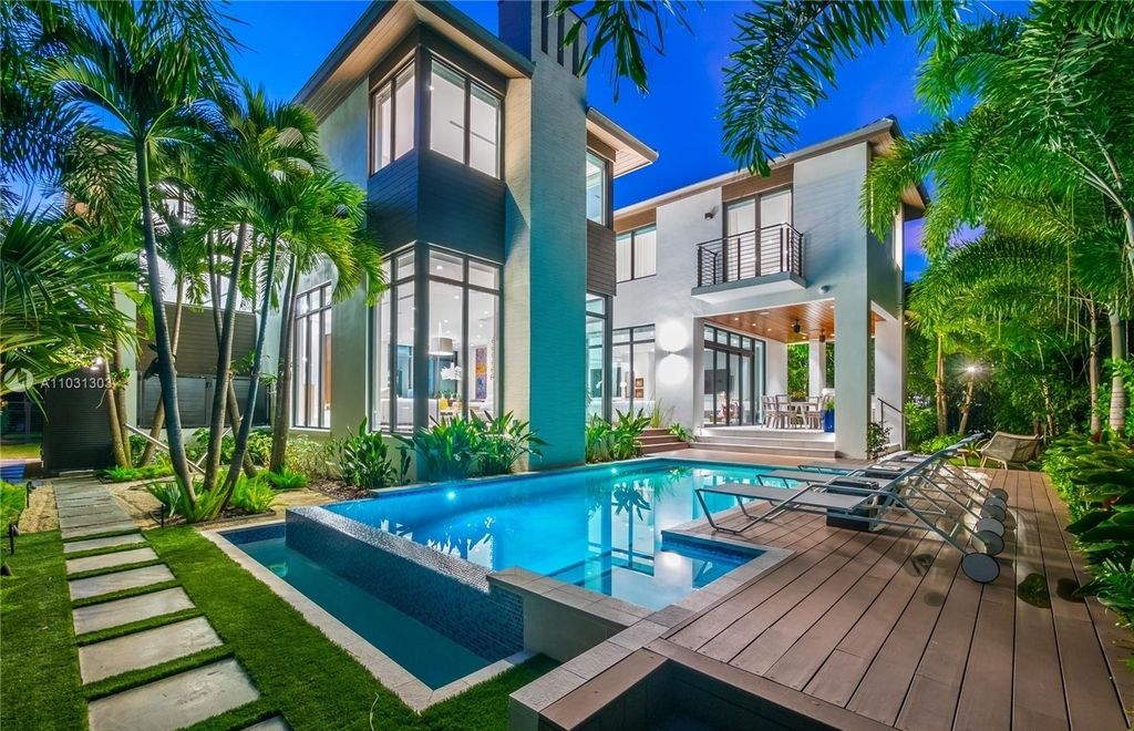 Inside-A-7990000-Contemporary-Home-in-Exclusive-Bal-Harbour-Community-5
