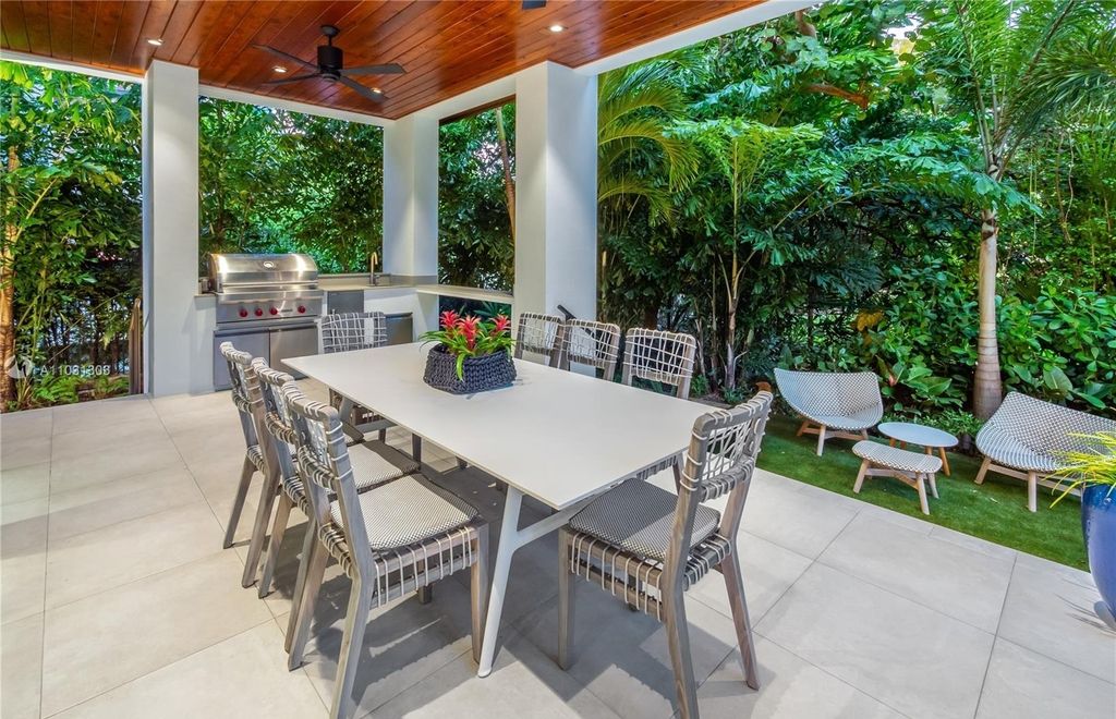 Inside-A-7990000-Contemporary-Home-in-Exclusive-Bal-Harbour-Community-7