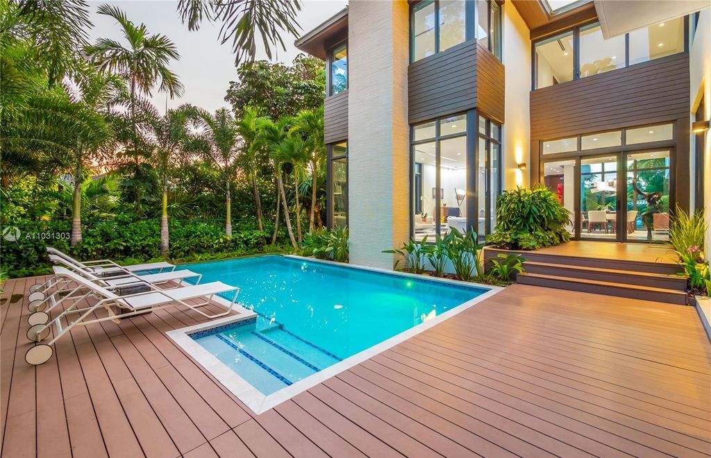 Inside-A-7990000-Contemporary-Home-in-Exclusive-Bal-Harbour-Community-8