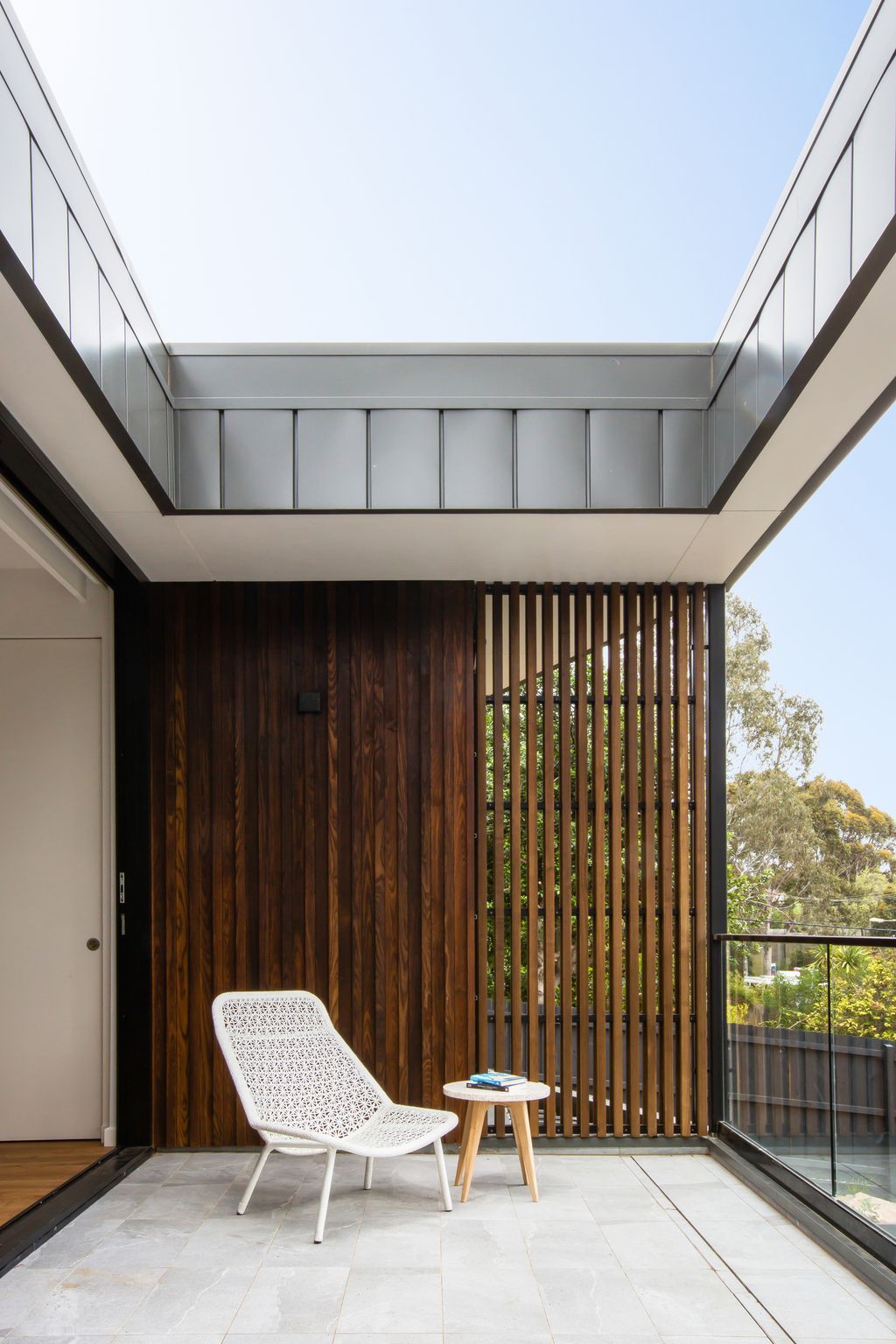 Kew-East-House-a-House-Embraces-Nature-Suburbia-By-Jost-Architects-13