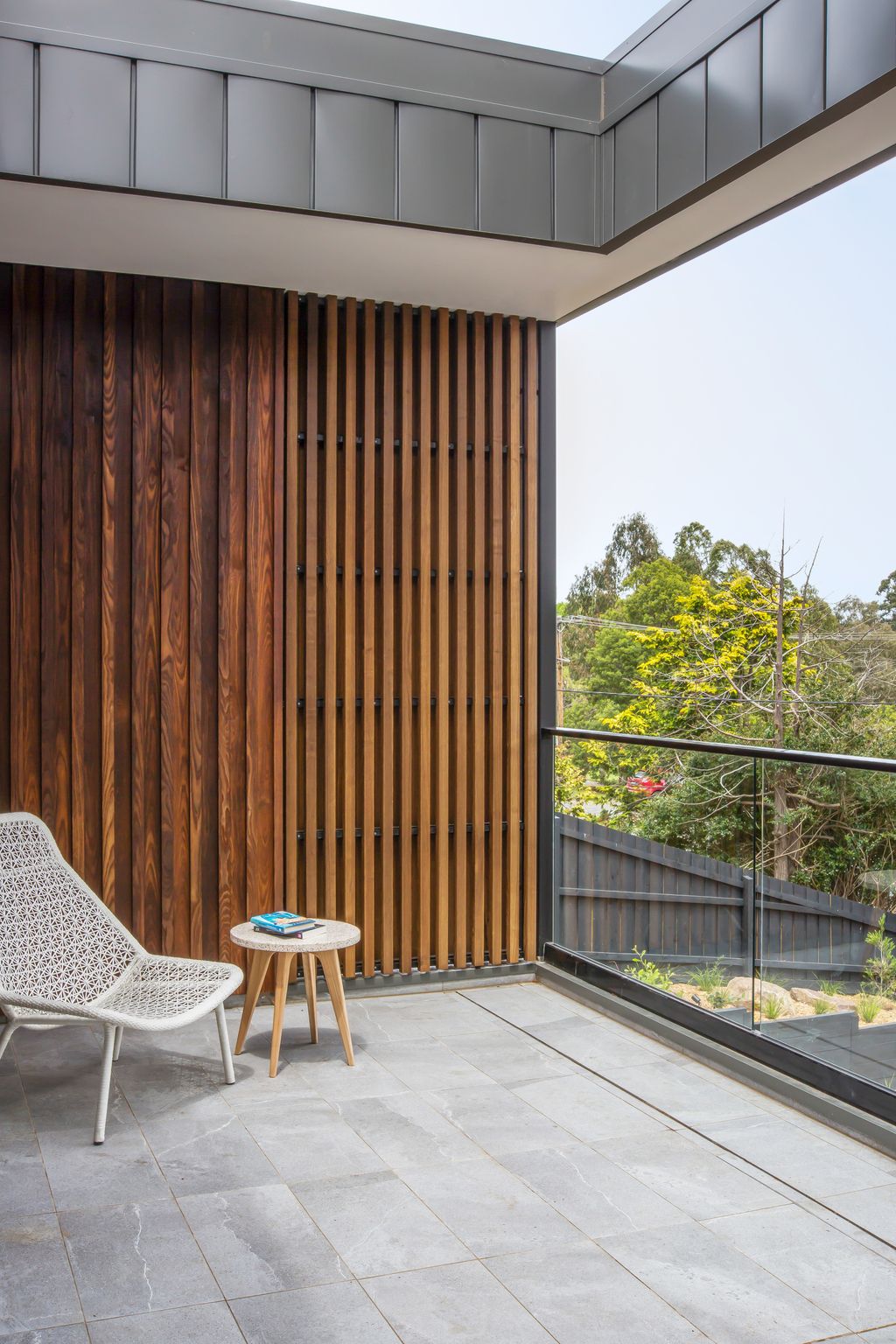 Kew-East-House-a-House-Embraces-Nature-Suburbia-By-Jost-Architects-15
