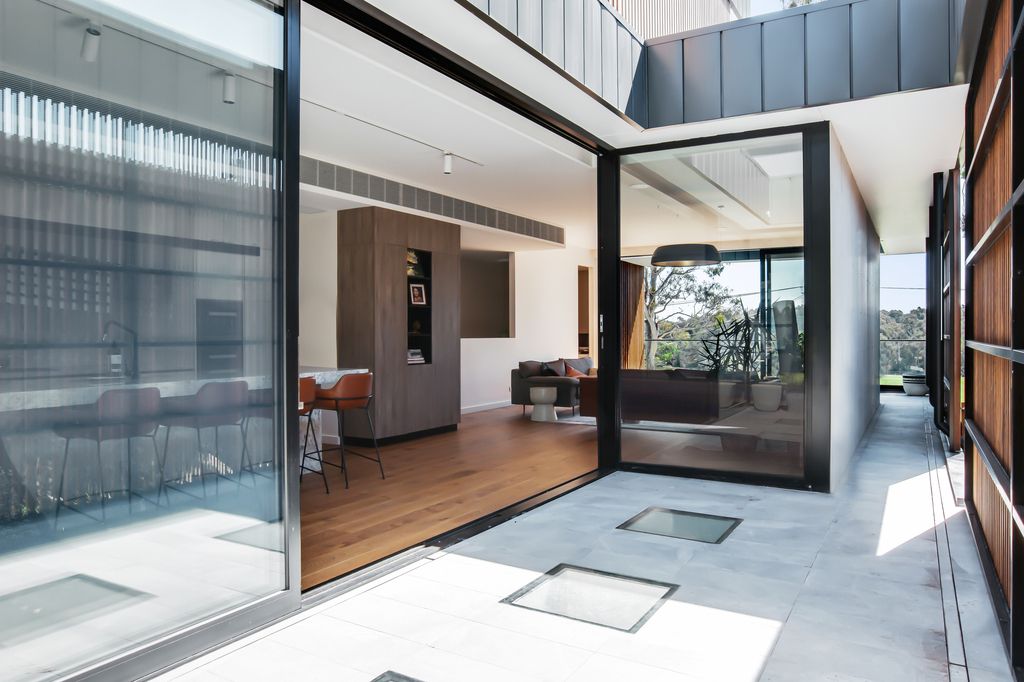 Kew-East-House-a-House-Embraces-Nature-Suburbia-By-Jost-Architects-8