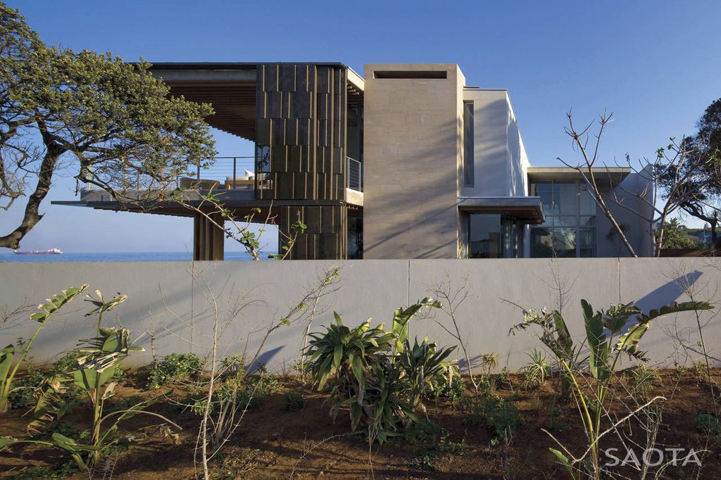 La Lucia House, A Delicate Seaside Retreat on Water’s Edge by SAOTA