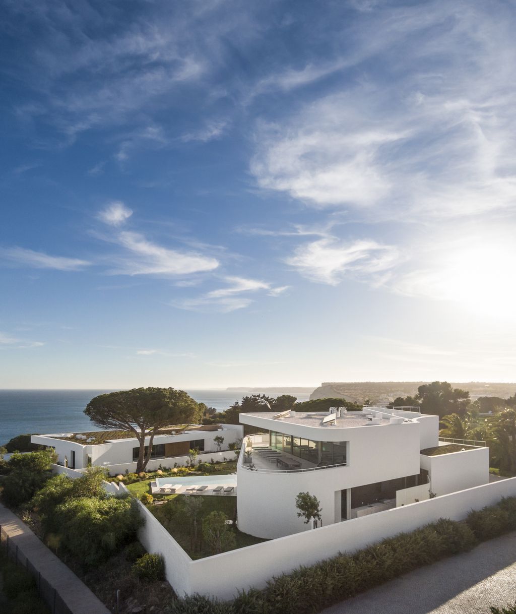 Luxurious LuxMare Houses On Poetic Landscape by Mário Martins Atelier