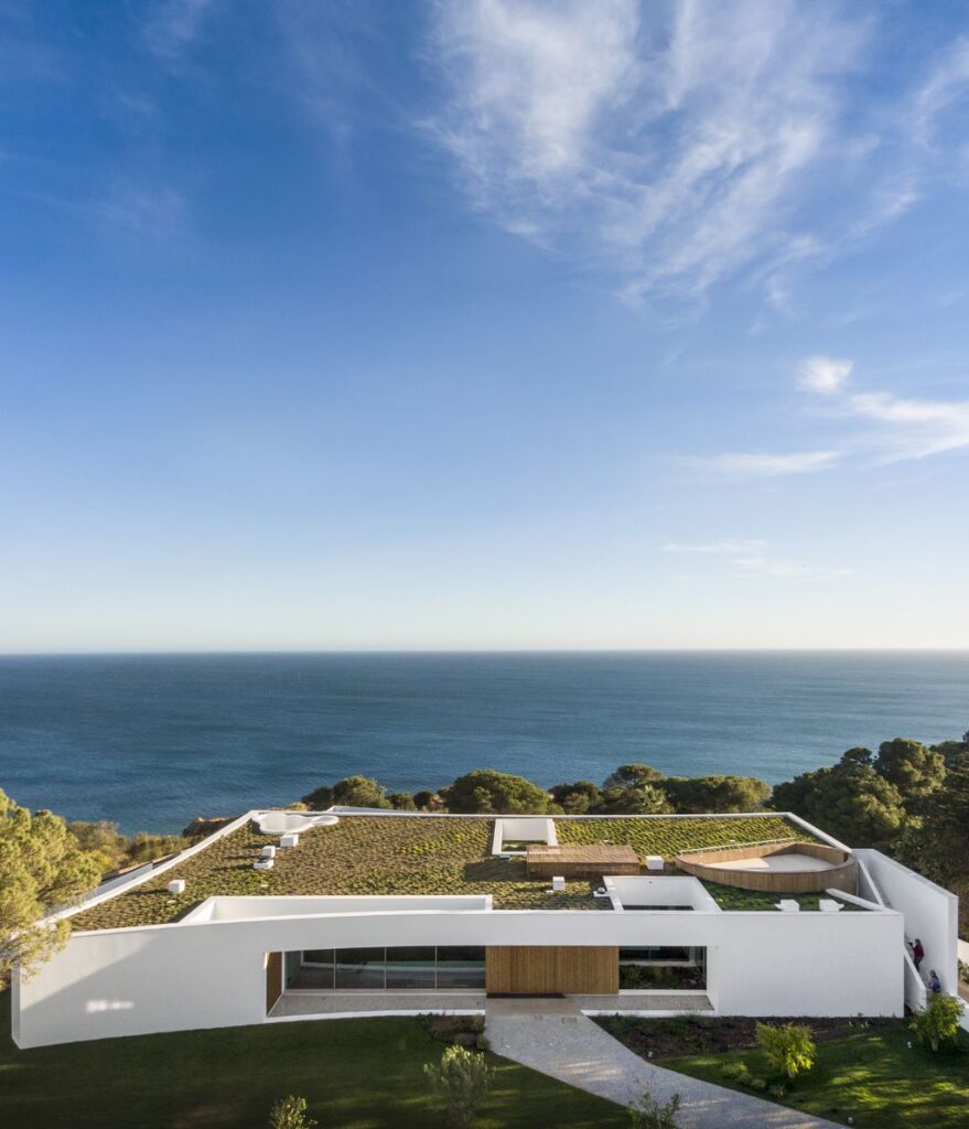Luxurious LuxMare Houses On Poetic Landscape by Mário Martins Atelier