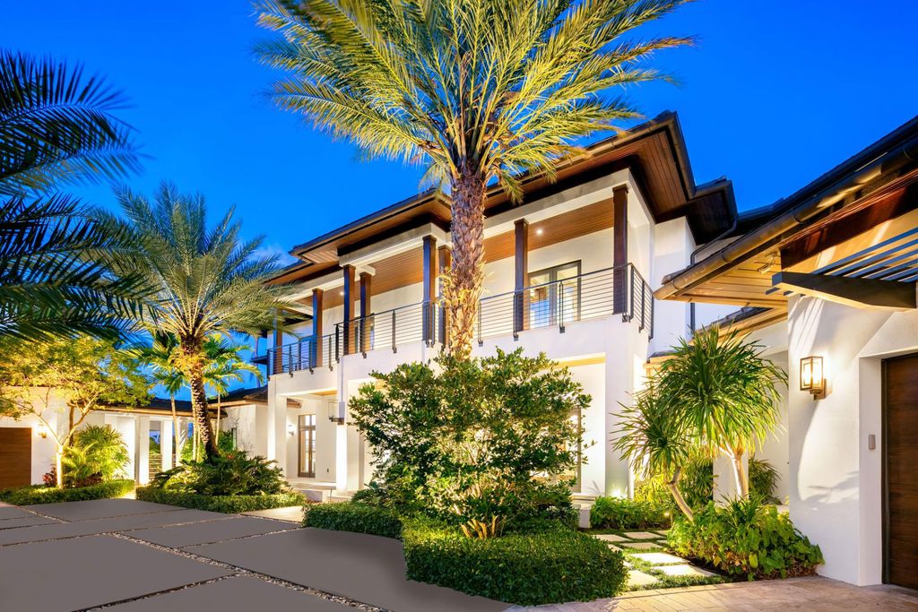 The Contemporary Mansion in Florida is a magnificent Balinese inspired point lot estate overlooking the Intracoastal now available for sale. This home located at 141 Bay Colony Dr, Fort Lauderdale, Florida; offering 6 bedrooms and 9 bathrooms with over 10,000 square feet of living spaces.